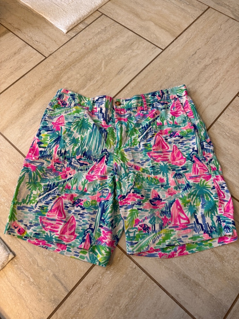 Lilly Pulitzer Men’s Beaumont Shorts in Multi Salt in Air
